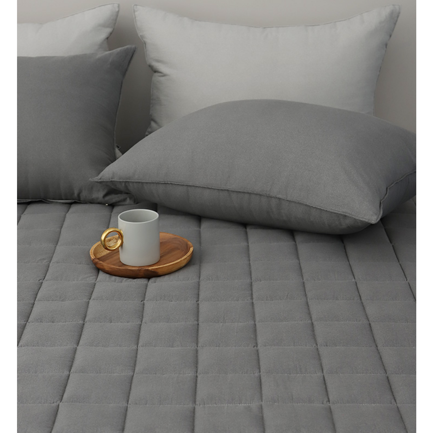 고품질 순면 침대 패드로 편안한 수면을 경험하세요.