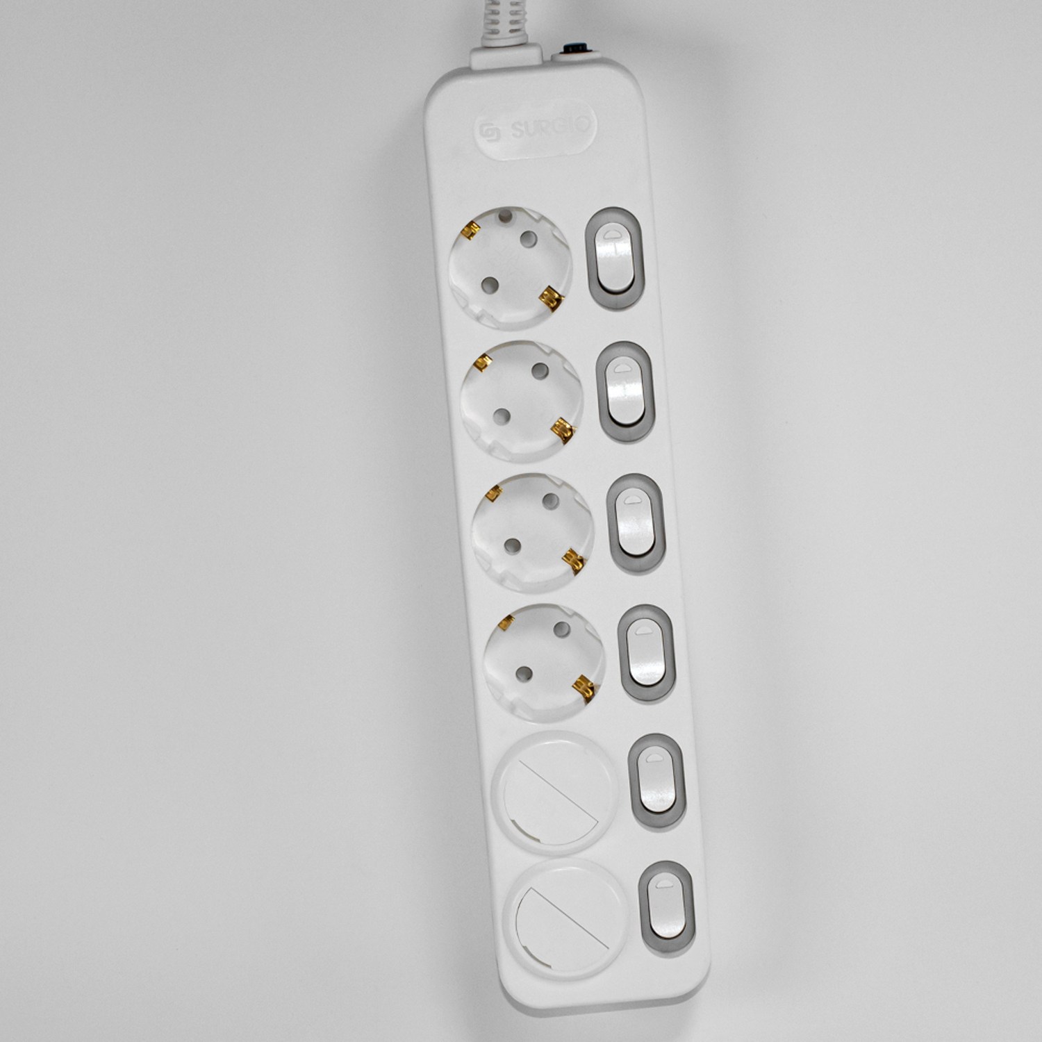 안전과 편리함을 동시에 제공하는 멀티탭