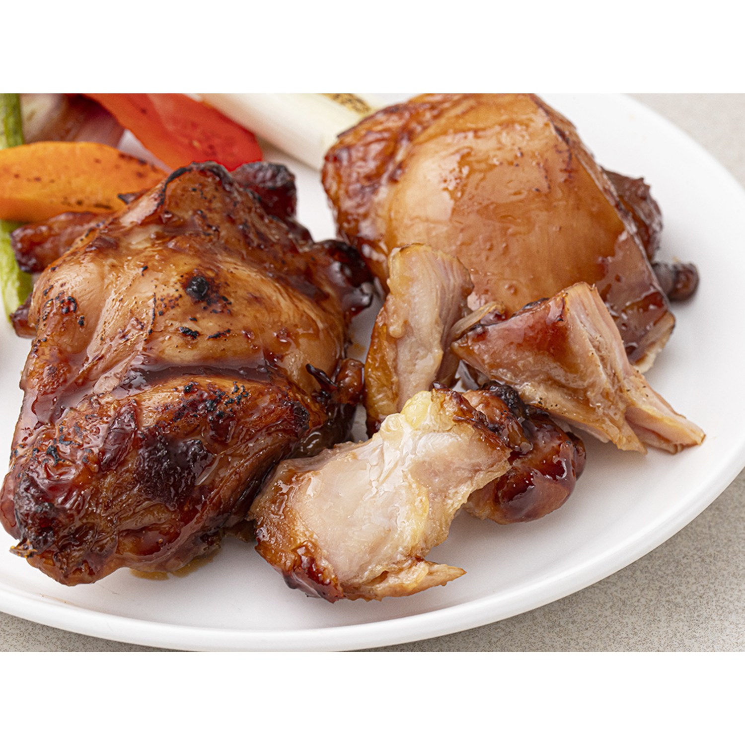 흑마늘맛의 달콤 짭조름한 맛이 입안 가득! 직화 통다리살