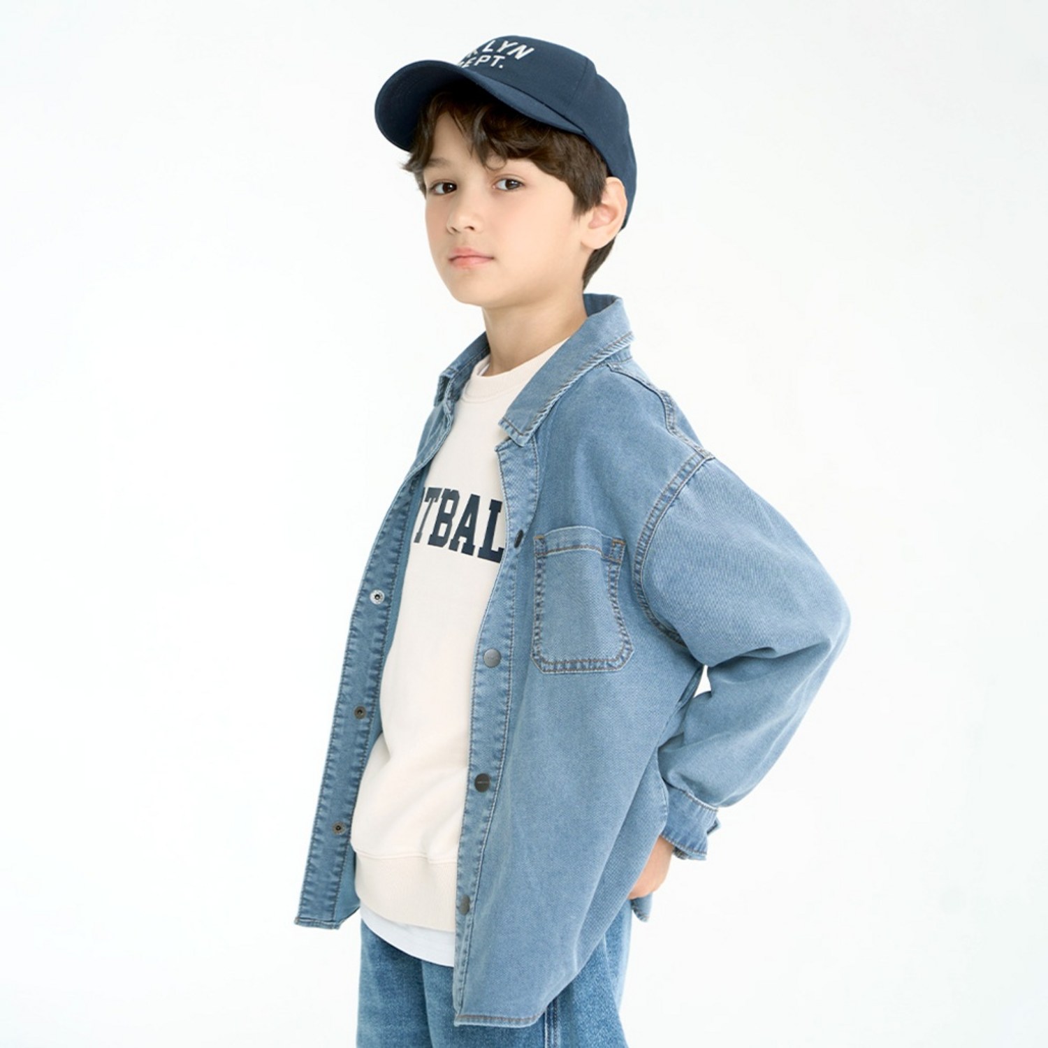 부드러운 오버핏 데님 셔츠로 우리 아이 스타일 UP!