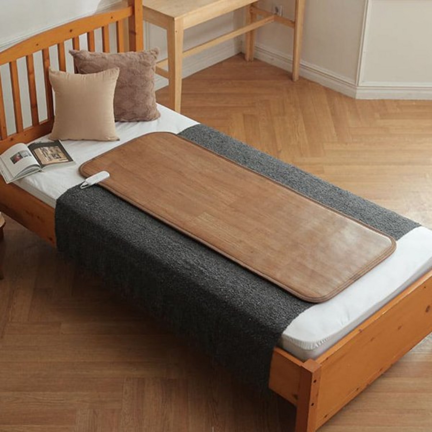 따뜻함과 스타일을 겸비한 겨울 필수템, 일월 카본 카페트 매트 IWC-KM31S