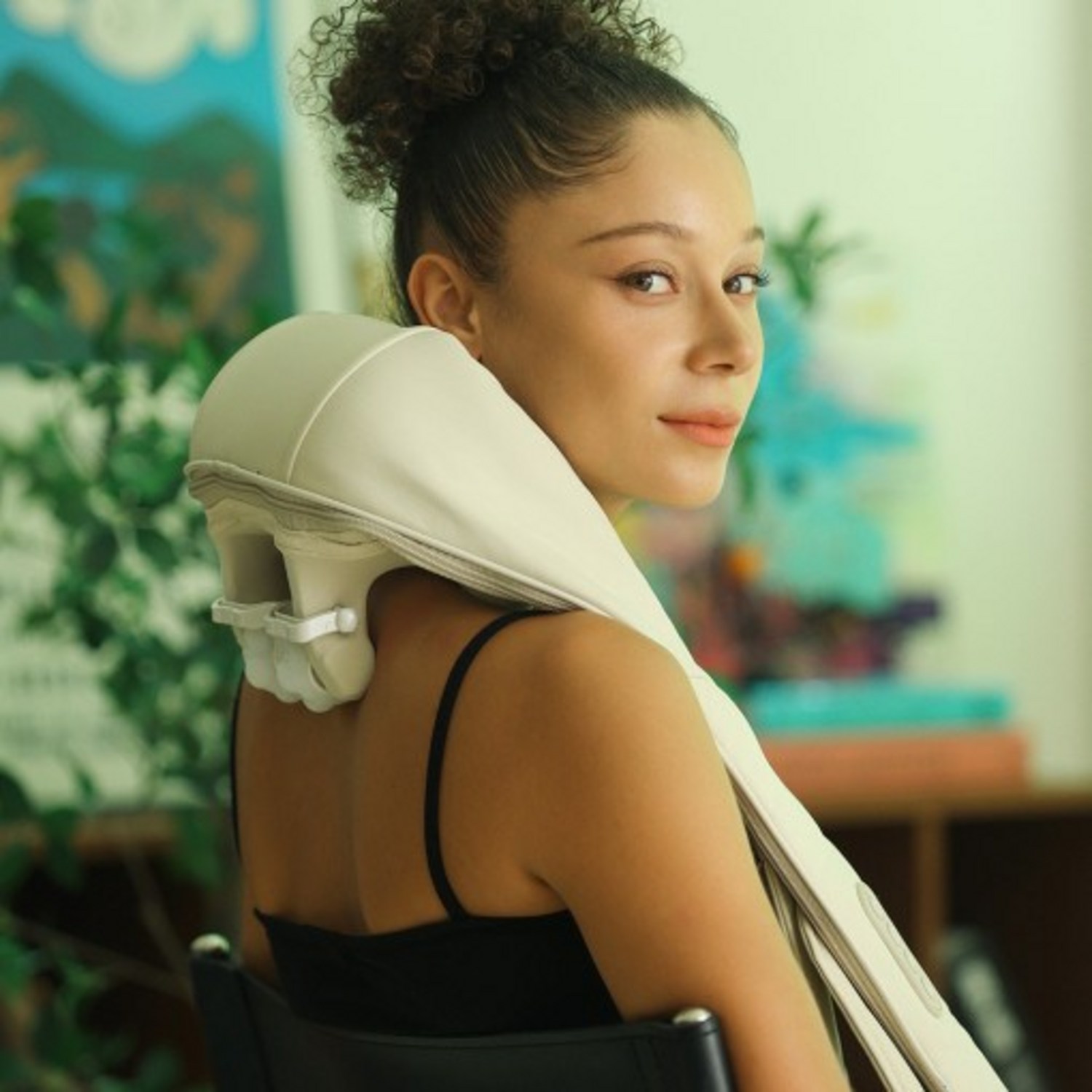 목과 어깨의 고통과 긴장을 완화하고 건강을 증진하는 제스파 더툴 350 목어깨 안마기