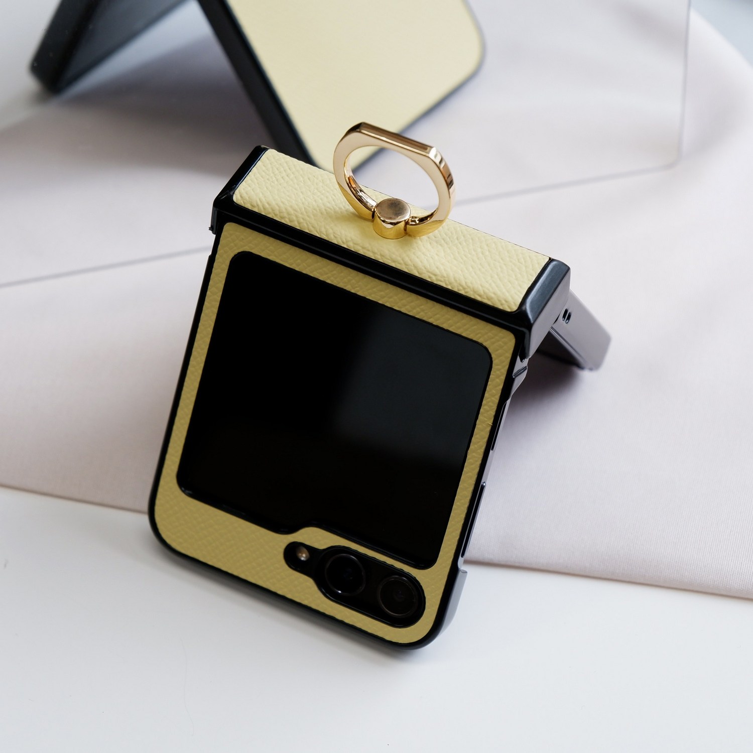 갤럭시 지플립을 위한 스타일리시하고 기능적인 가죽 케이스