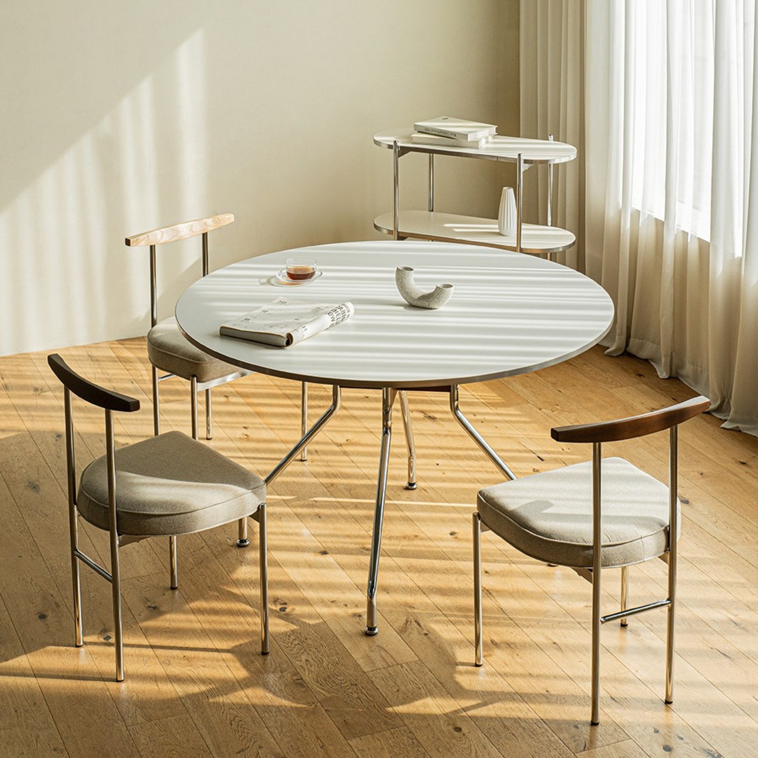 가성비 좋은 미니멀한 스타일의 고트 원형 테이블 1200