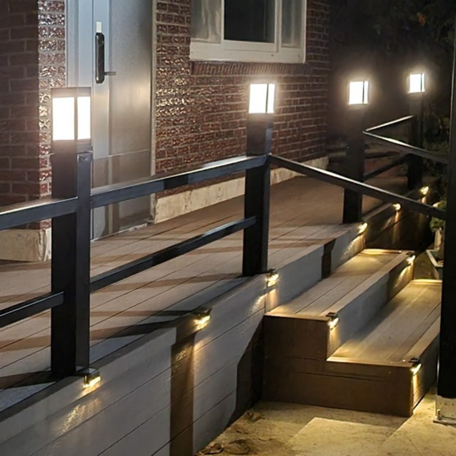 태양광 정원등으로 밤하늘을 수놓는 꿈결 같은 야외 공간을 완성하세요.