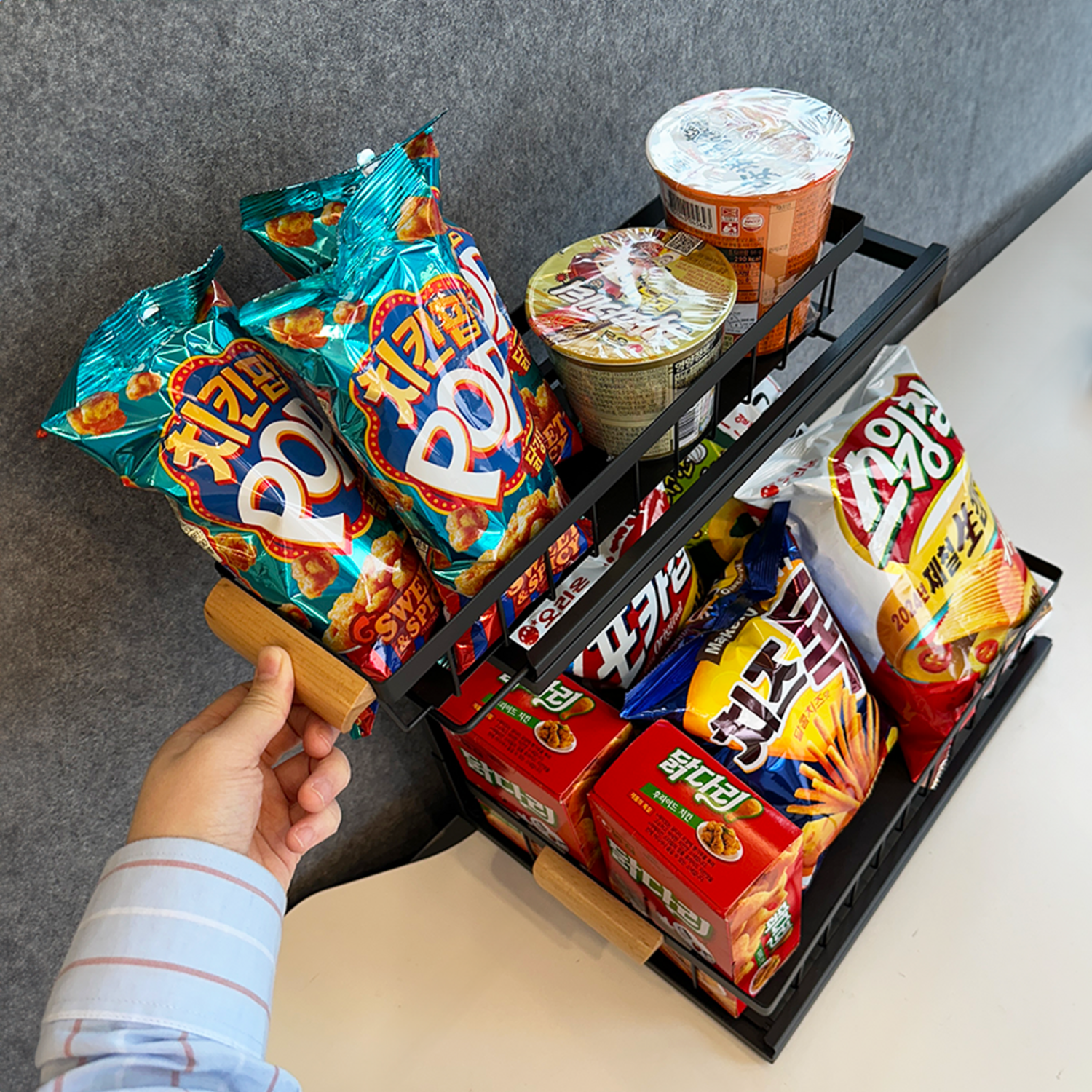 살림생각 슬라이딩 선반으로 숨 막히는 주방을 예술 공간으로!