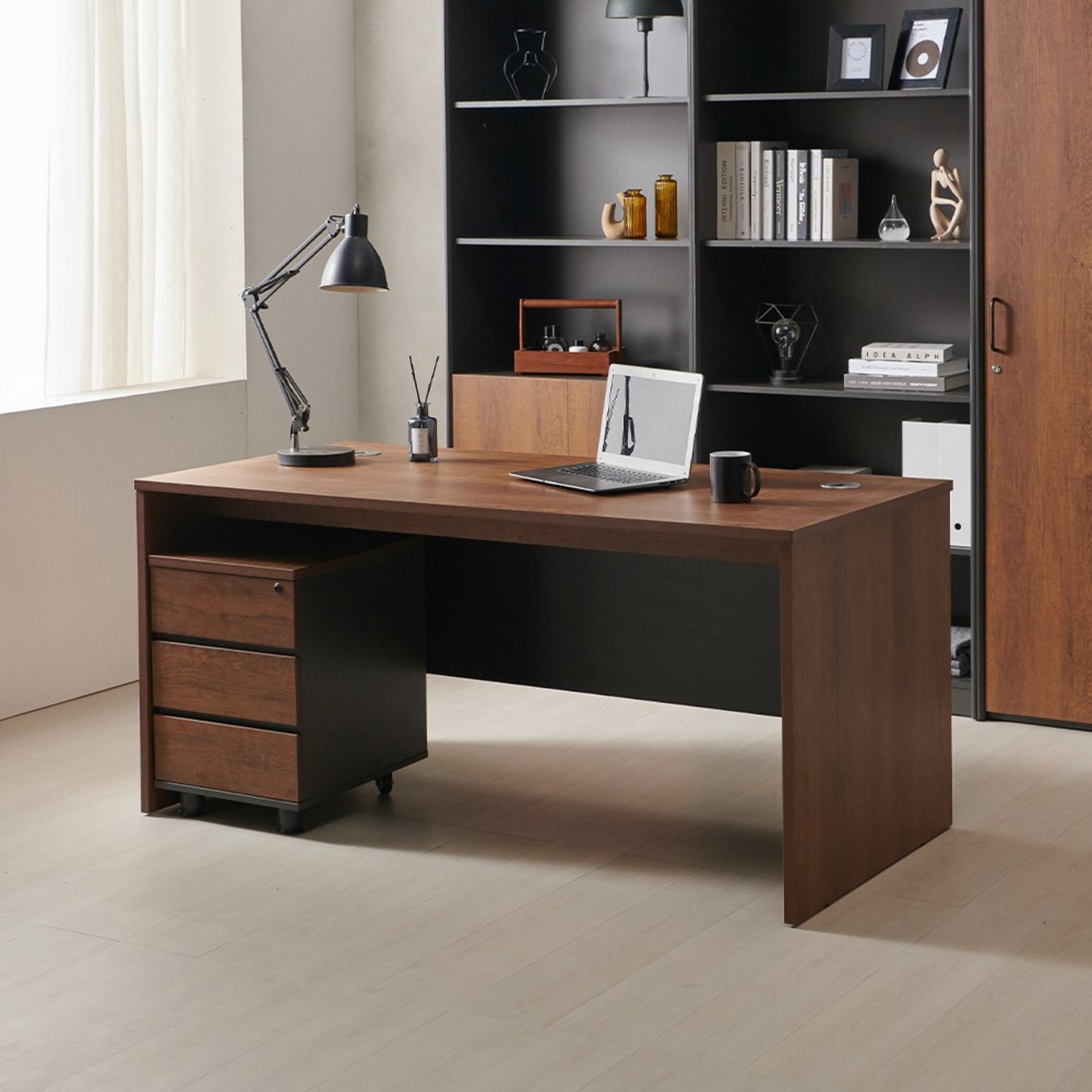 사무실의 격을 높이는 라이즈 중역 일자형 사무용 책상