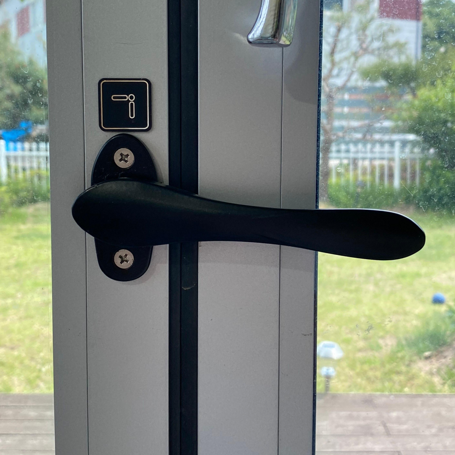 폴딩도어의 편리함, 안전성, 스타일을 높이는 폴딩핸들 DHC