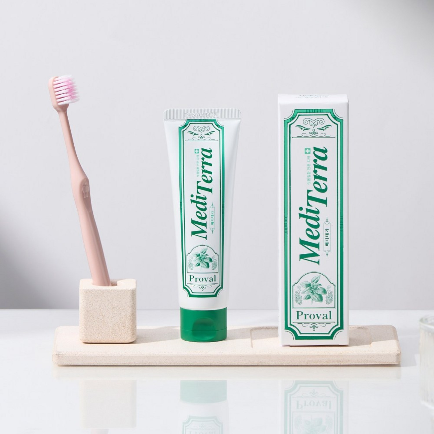 당신의 미소를 위한 투자, 프로벨 메디테라 치약으로 건강한 잇몸을 가꾸세요.