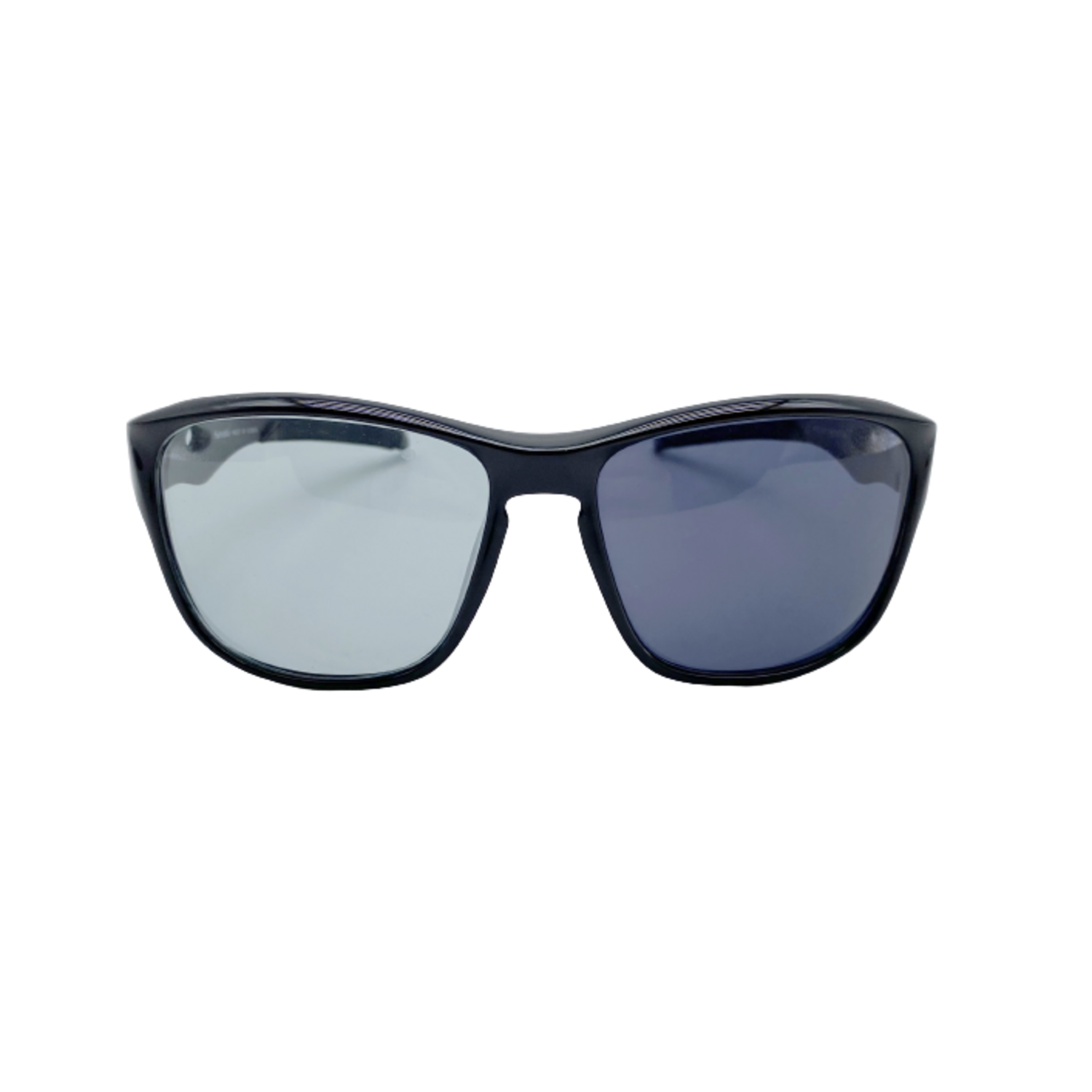 햇빛을 차단하고 스타일을 더하는 선글라스