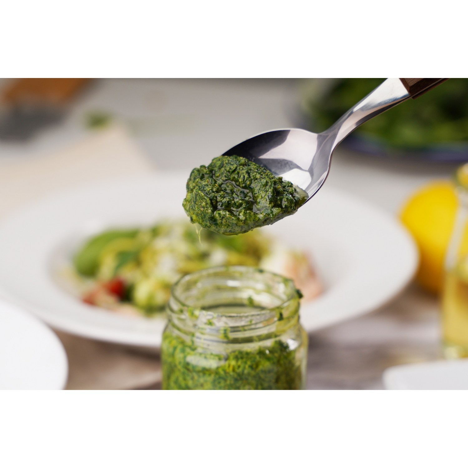 건강한 맛의 혁신, 수제 시금치페스토 키토소스 모모스키친