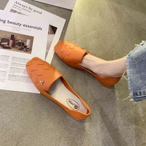 V마크 다이아몬드 패턴 단화 플랫슈즈