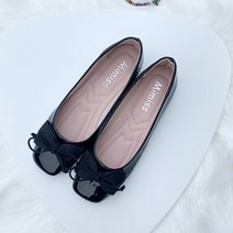 슈즈앤피플 리본 에나멜 플랫슈즈 SPO755