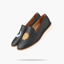 피렌체아뜨리에 풀그레인 가죽을 사용한 해와달 자수 슬립온 3209-L