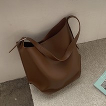 JCP 베이직 엣지 컷 버킷 숄더백