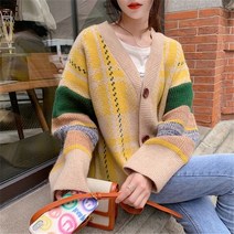 여성 니트가디건 연예인룩 첫직장룩 데이트코디 샤랄라 편안한 브이넥