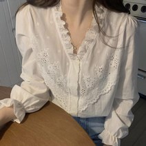 여자 펀칭 자수 레이스 러플 브이넥 퍼프 블라우스