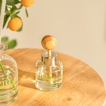 고급 차량용방향제 명품 새차선물 모먼트 씨티 우드볼 자동차디퓨저 40ml Jeju_제주(그린), 1개, 레드 베리 (블랙 체리향)