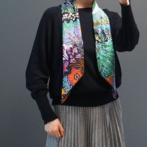 여성 정사각 실크 스카프 얼룩말 예쁜 컬러 묶을때마다 다른 컬러 고급 여자 스카프 선물 추천 30대 40대 봄 머플러 촉감좋은 삼각숄 쁘띠 간절기 플라워 꽃무늬 이쁜컬러 스카프