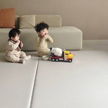 쁘띠메종 2단 폴더 거실매트 테라조 240X140X4cm, 테라조그레이X크림