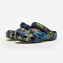 국내매장판 크록스 클래식 타이 다이 그래픽 클로그 블랙 슬리퍼 샌들 CRS205453