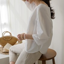 아몬드보트넥블라우스