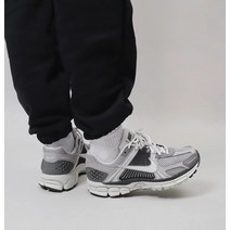 나이키 줌 보메로 5 코블스톤 앤 플랫 퓨터 FB8825-001