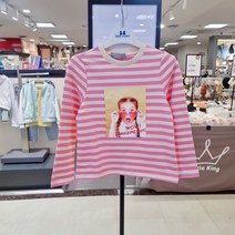 쁘띠앙팡 산본점 #봄 가을 초특가세일# 부드럽고 쫀쫀한 소재감으로 활동하기 넘편한 어메이징단가라티셔츠에요^^ 코디하기좋은 데일리티셔츠 신축성 짱~~!!