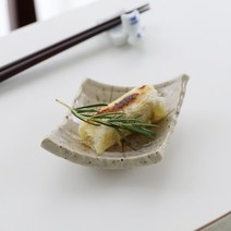 오반자이 마름모 찬기 일본 그릇 식기 접시 독특한그릇 레트로식기 빈티지식기 고급스러운접시 빈티지접시 레트로접시 개인접시 반찬그릇 반찬접시, 오반자이 마름모 찬기[아이보리]