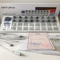 BEATSTEP Arturia MIDI controller sequencer, 1