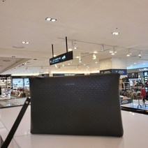 NC경산점 마리끌레르 백화점 정품 27*17*2.5 심플 깔끔한 정장 캐주얼 고급 천연소가죽 력셔리 퍼팩트 고급진 라인 명품 클러치백