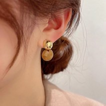 셀루앙드 귀염뽀짝 수지 에나멜 귀걸이