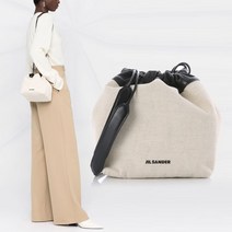 [질샌더] 22FW J06WG0001 P4919 001 드로우스트링 레더 숄더백