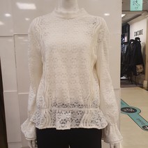 블루페페 부평점 사랑스러운 레이스 자수 블라우스 쌀쌀한 날에도 예쁨 충전 겨울 라인 입니다..