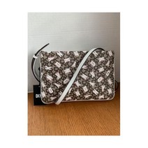 새상품 택있음 오리지널 DKNY 이네스 더블 컴파트먼트 크로스바디 숄더백 모노그램 화이트 백팩 숄더백