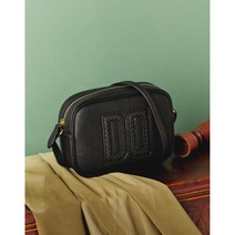 닥스 DD 매쉬 로고 포인트 크로스백