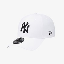 AK PLAZA_뉴에라_공용_MLB_뉴욕 양키스 배이직 블랙 온 화이트 볼캡 (12836269)
