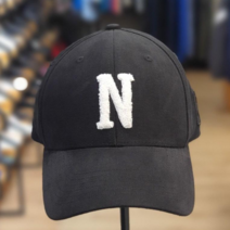 NBA 22년 신상품!! 남여공용 NYK 뉴욕닉스 팀 N이니셜 부클 자수 포인트 깔끔한 디자인 블랙 칼라 롱바이저 볼캡 챙 모자