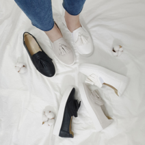 [천삼백케이] [디아] (국내생산) 키높이 스티치 태슬장식 밴딩 슬립온