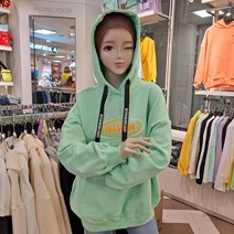 더데이걸 산본점 **21년 봄신상 50%세일**네온프린트로 포인트주고 톡톡한 원단으로 따뜻함까지