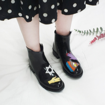 디아슈즈 아트 일러스트 심볼 패치 앵클 숏 레인부츠 4cm