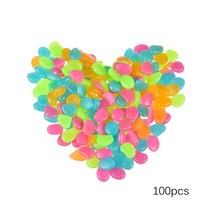 100pcs 어둠 속에서 빛나는 인공 빛나는 자갈 돌 수족관 물고기 탱크 장식 액세서리 임의의 흰색 노란색 자갈, 무작위의
