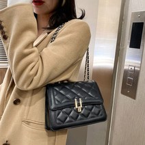 여성 스퀘어 다이아퀄팅 메탈릭 체인 숄더백 크로스백 캐주얼 핸드 20대 페미닌