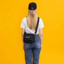 [가방팝] 언더크로스 노마 바디백 모노블랙 미니 크로스백
