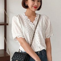 여성 스러운 블라우스