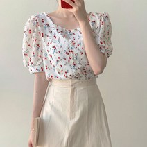 [랜덤플레이] 볼륨 소매 스퀘어넥 반팔 여리 핏 블라우스