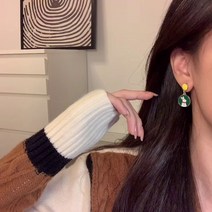 토끼귀걸이 명품귀걸이 토끼해 쥬얼리 고급 귀걸이 귀찌 귀 구멍 귀 클립없이 비대칭 귀여운 토끼 귀걸이 귀걸이 녹색 격자 무늬 천 기질 모기 코일