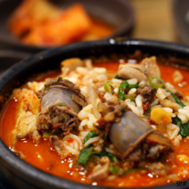 국내산 가마솥 얼큰 순대국밥 밀키트 토종순대 사골육수 곱창 700g, 얼큰순대국3인분