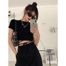 여성 반팔 라운드 크롭 니트티 자른 배꼽 짧은 핫 걸 탑 여성용 디자인 감각 틈새 붕대