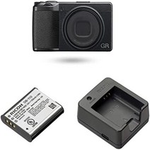 리코 카메라 외부 플래시가 있는 Ricoh GR, 3. 배터리 및 충전기 포함